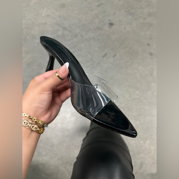 ✨ NEW! Clear Black Pointed Toe Kitten Heels - Picture 2 of 9